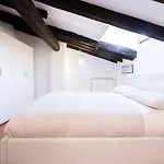 Just Urban - Elegant 2-br Penthouse With Balcony In Center