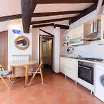 Just Urban - Elegant 2-br Penthouse With Balcony In Center Lejlighed