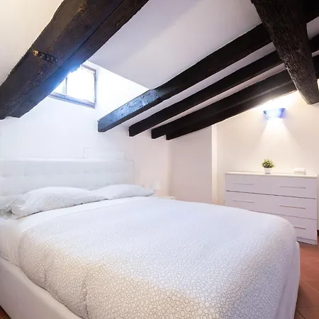 Beautiful Penthouse In Center With Balcony * Boloňa