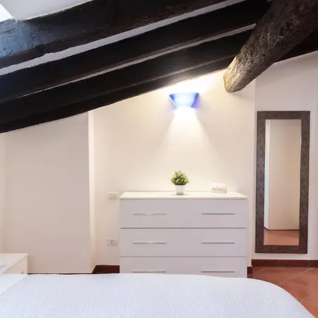 Beautiful Penthouse In Center With Balcony 볼로냐