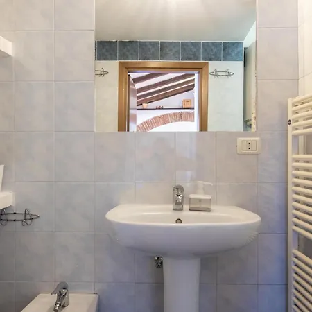 Apartmán Just Urban - Elegant 2-br Penthouse With Balcony In Center *