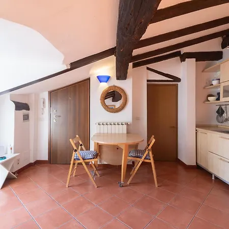 Apartmán Just Urban - Elegant 2-br Penthouse With Balcony In Center *