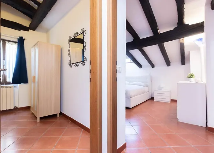 Just Urban - Elegant 2-br Penthouse With Balcony In Center בולוניה