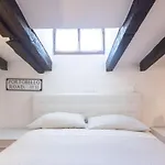 公寓 Just Urban - Elegant 2-br Penthouse With Balcony In Center *
