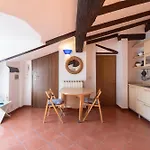 公寓 Just Urban - Elegant 2-br Penthouse With Balcony In Center *