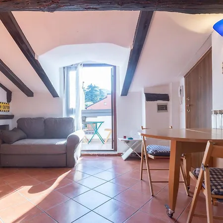 公寓 Just Urban - Elegant 2-br Penthouse With Balcony In Center *