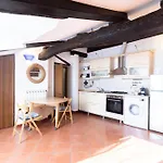 Just Urban - Elegant 2-br Penthouse With Balcony In Center