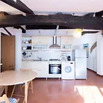 Lejlighed Just Urban - Elegant 2-br Penthouse With Balcony In Center Bologna